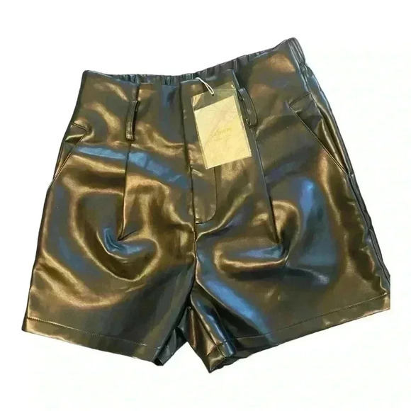 🌸 $5 Pleather shorts NWT - Picture 1 of 3